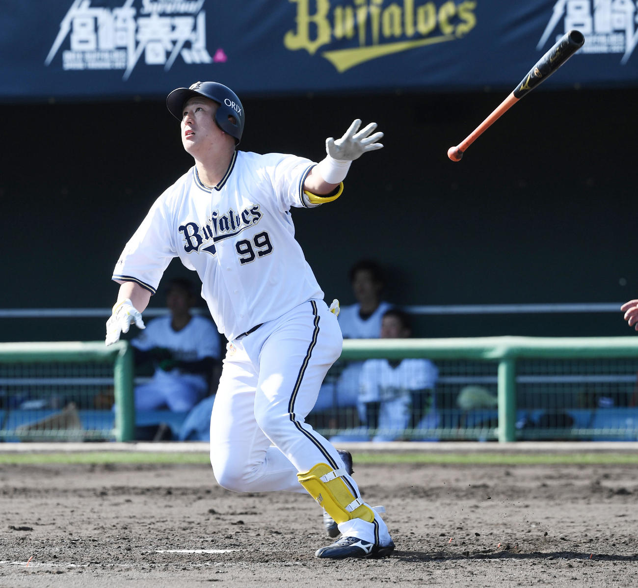 オリックス紅白戦　5回裏白組1死二、三塁、杉本は左越え3点本塁打を放つ（撮影・前岡正明）