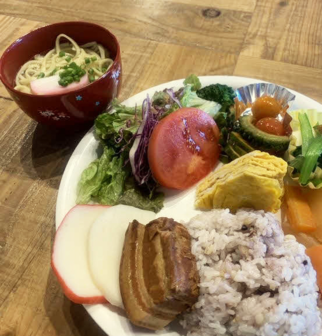 「almar cafe」の年越し沖縄そば