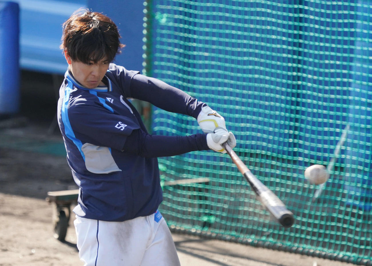 特打のトス打撃する西武川野（撮影・滝沢徹郎）