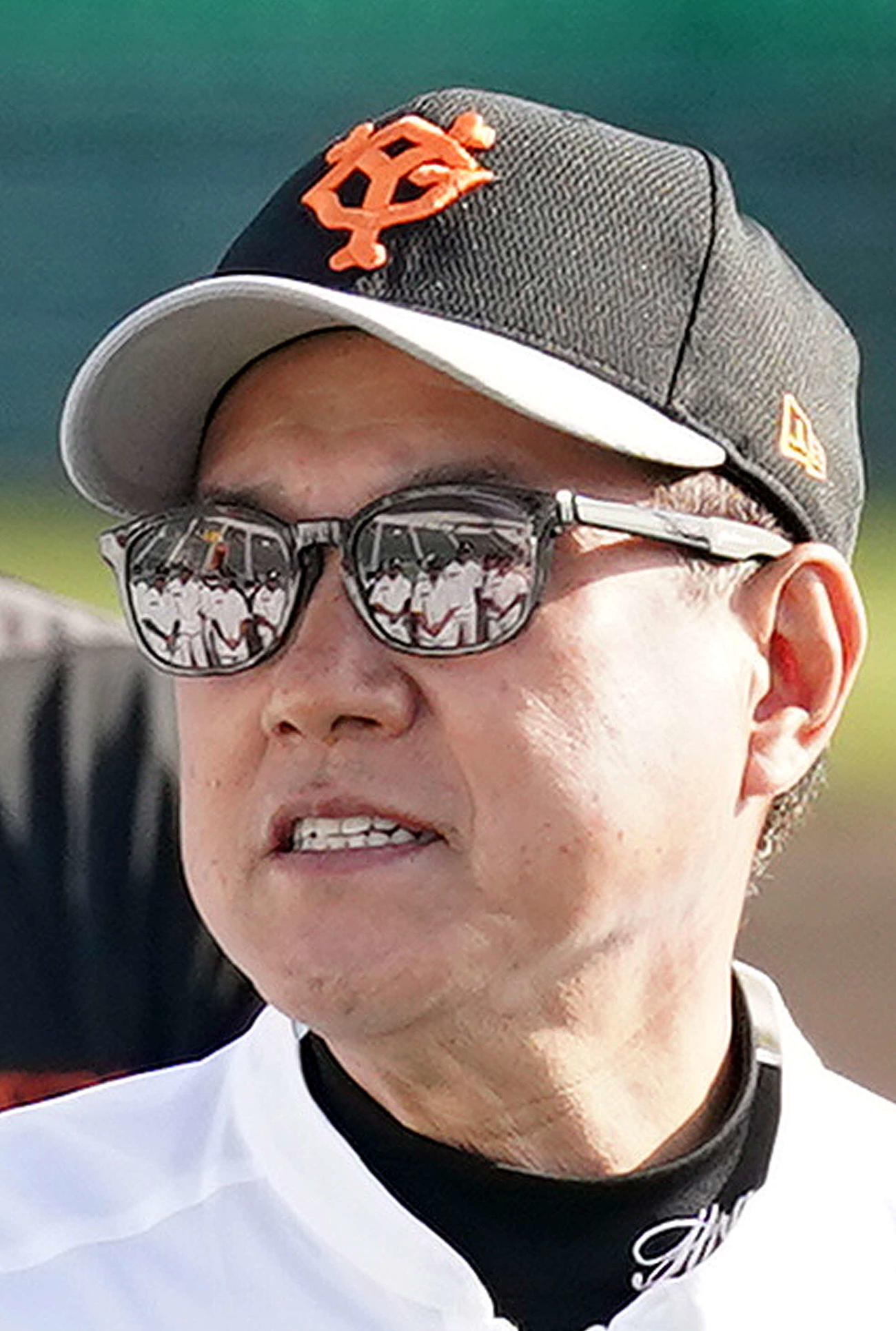 沖縄キャンプ開始前、選手たちに訓示を述べる巨人原監督（撮影・江口和貴）