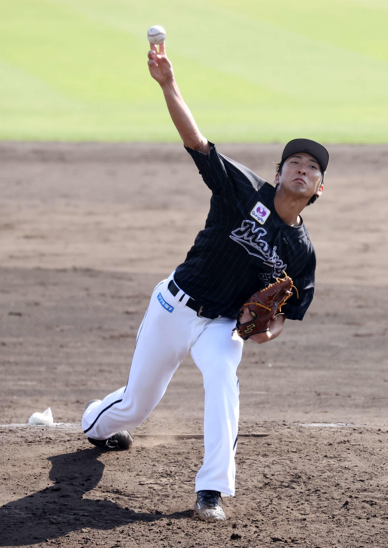 広島対ロッテ　4番手で力投するロッテ河村（撮影・鈴木正人）