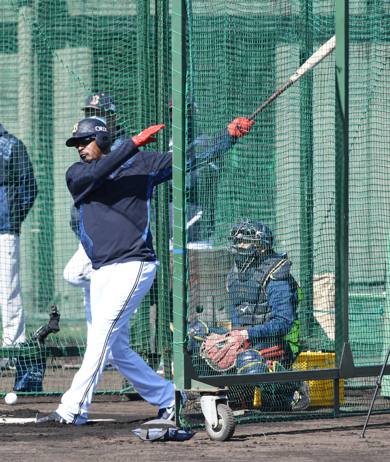 ランチ特打を行うオリックス・ジョーンズ（撮影・前岡正明）