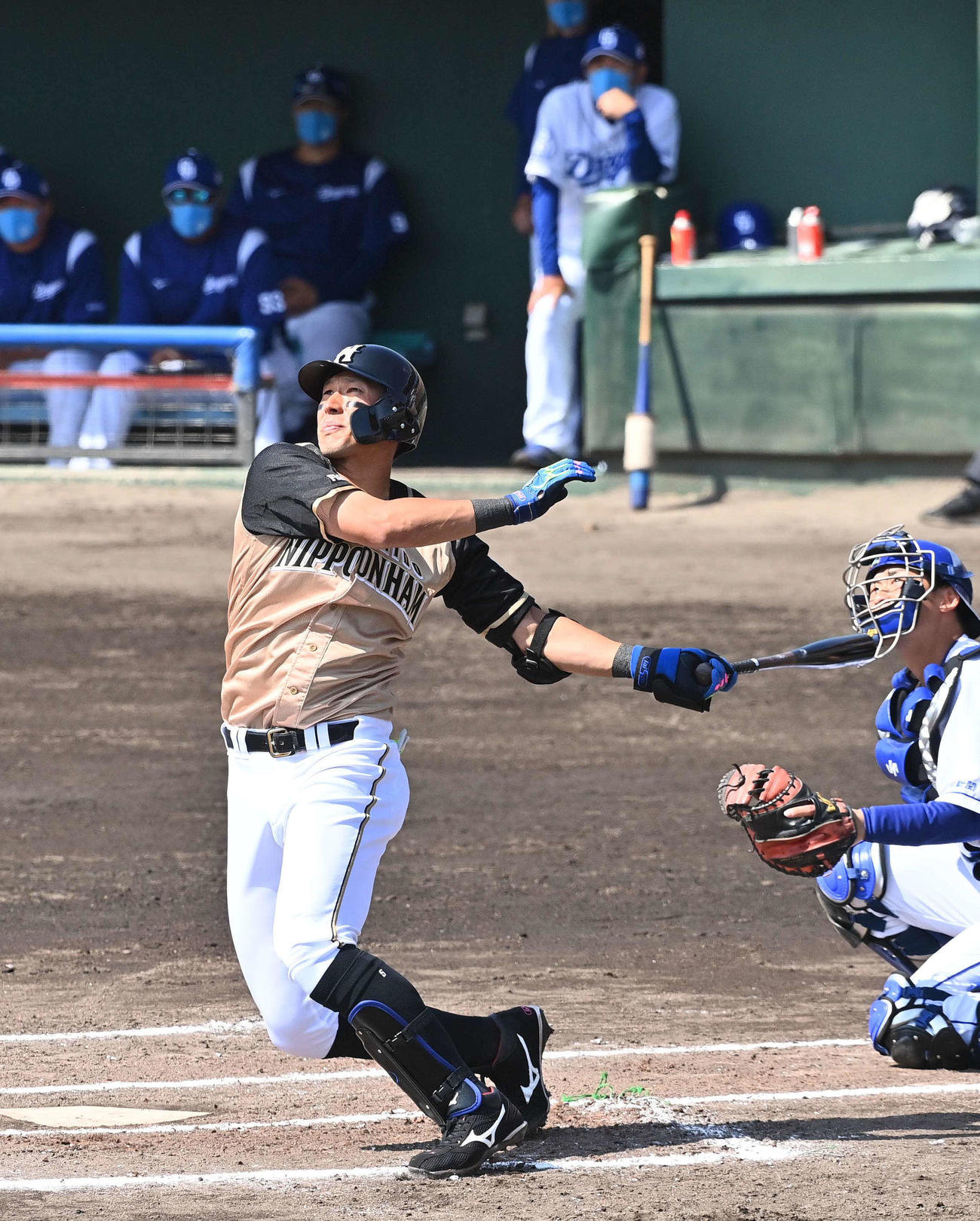 中日対日本ハム　1回表日本ハム1死満塁、左犠飛を放つ大田（撮影・上田博志）