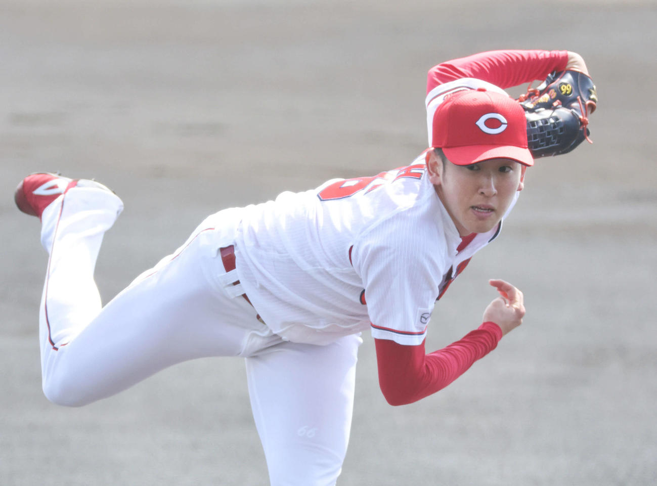 練習試合広島対ロッテ　広島先発の遠藤（撮影・加藤孝規）