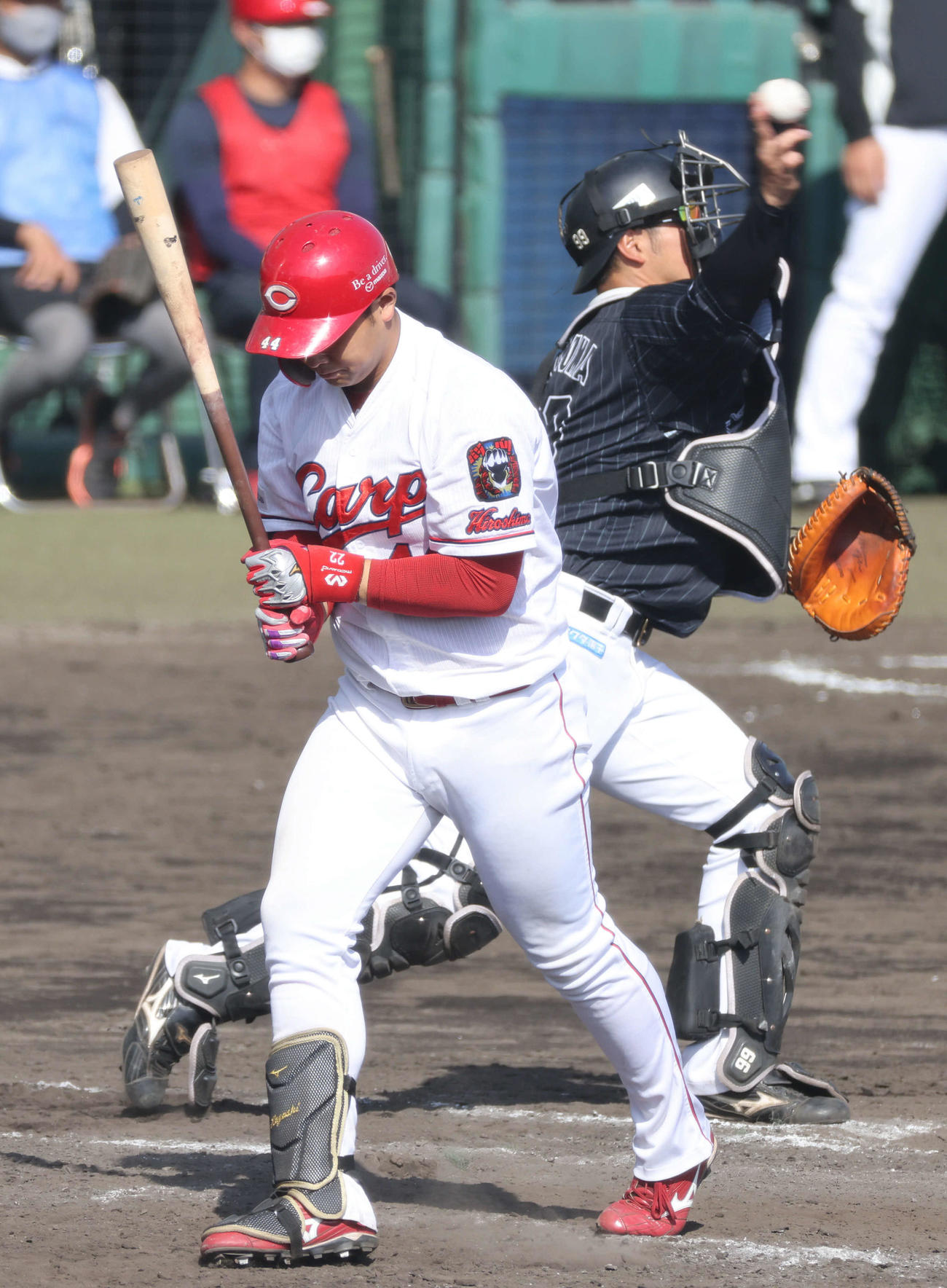 プロ野球練習試合広島対ロッテ　7回裏広島1死、林晃汰は三振（撮影・加藤孝規）