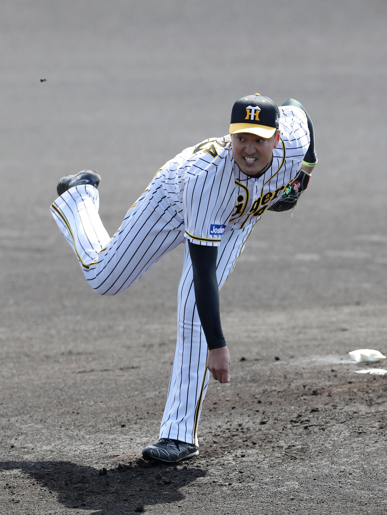 練習試合　阪神対楽天　楽天との練習試合に先発する阪神秋山拓巳（撮影・前田充）