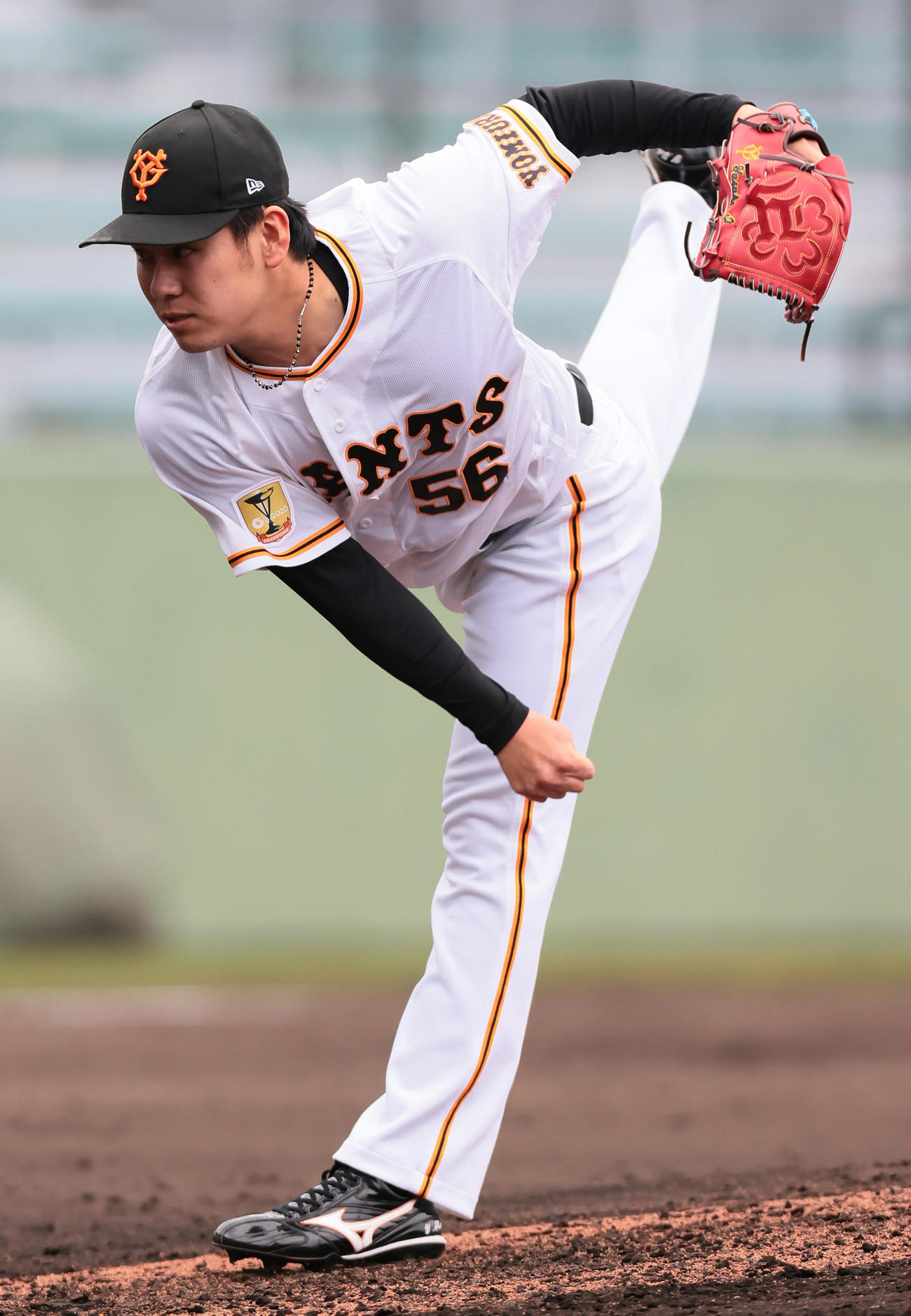 練習試合　巨人対広島　3番手で登板した巨人伊藤優（撮影・足立雅史）