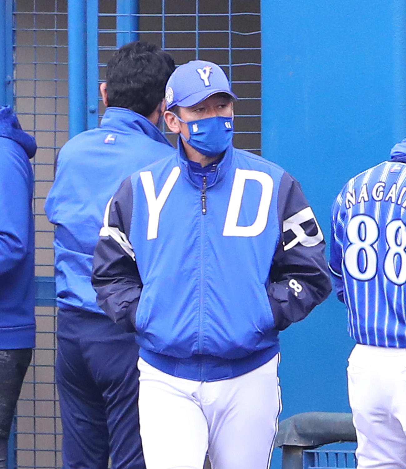 ヤクルト対DeNA　ヤクルトに2－1で敗れ、浮かない表情の三浦監督（撮影・河田真司）