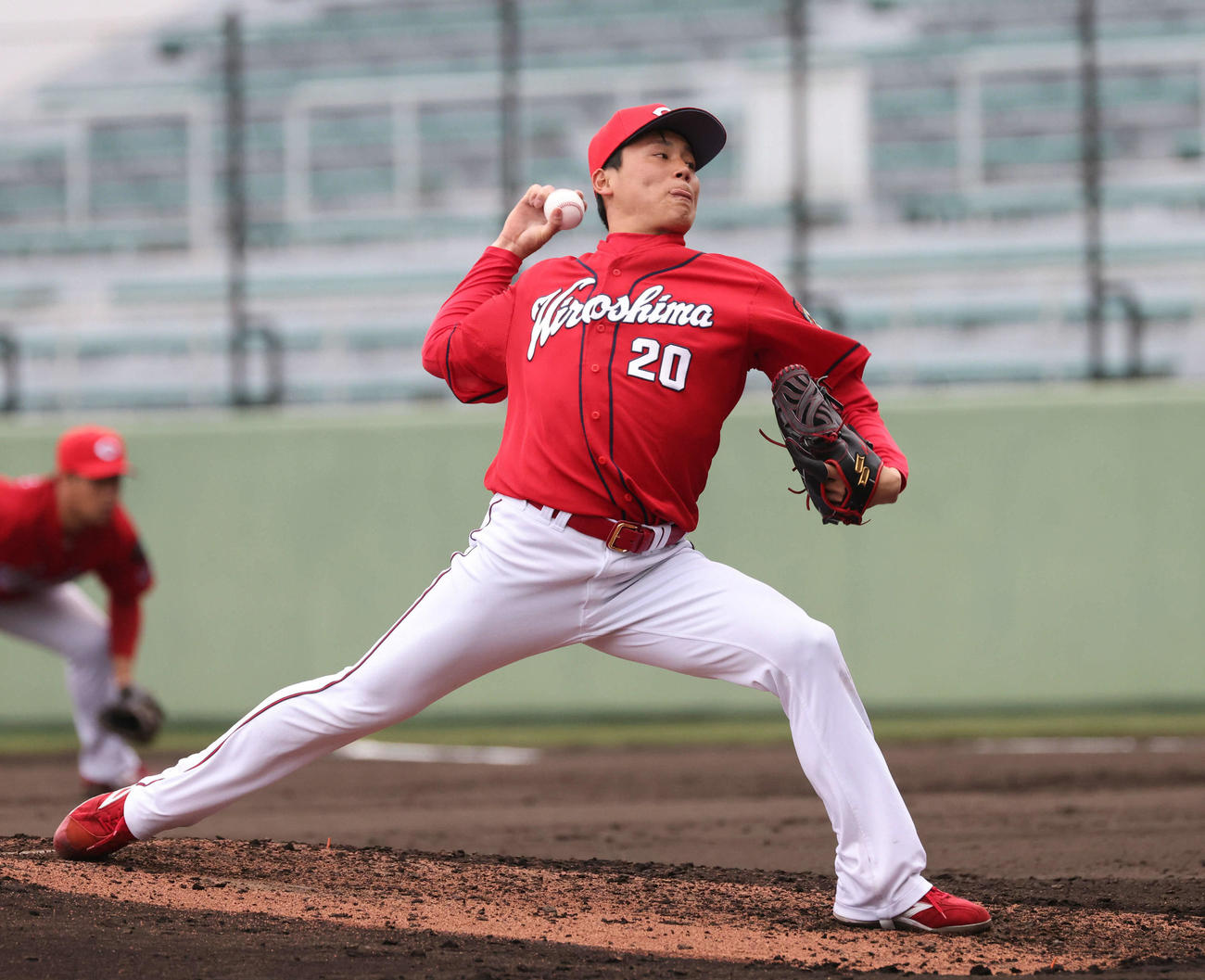 プロ野球練習試合巨人対広島　6回裏巨人、広島三番手で登板したドラフト1位の栗林良吏（撮影・加藤孝規）