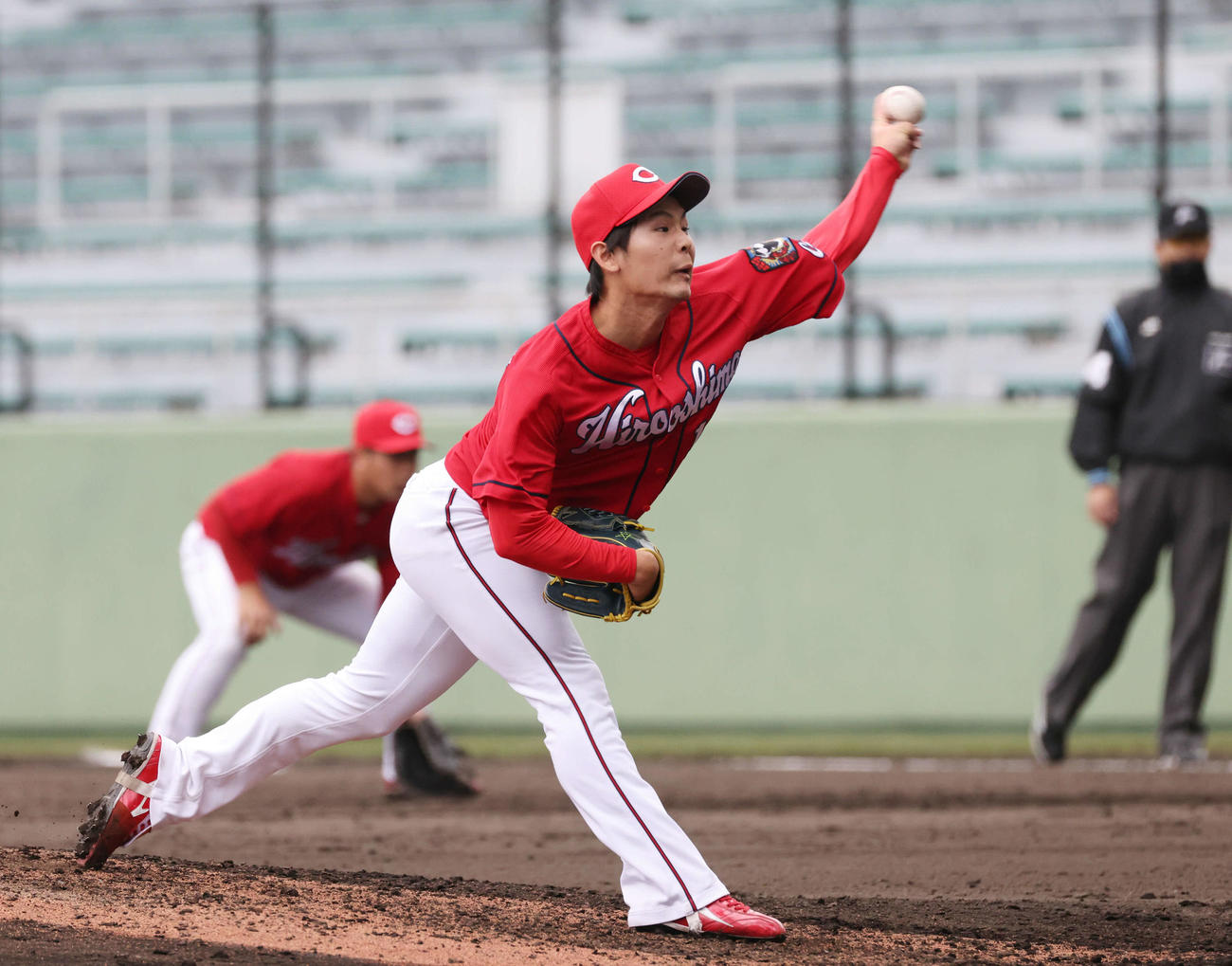 プロ野球練習試合巨人対広島　7回裏巨人、広島四番手で登板したドラフト2位の森浦大輔（撮影・加藤孝規）