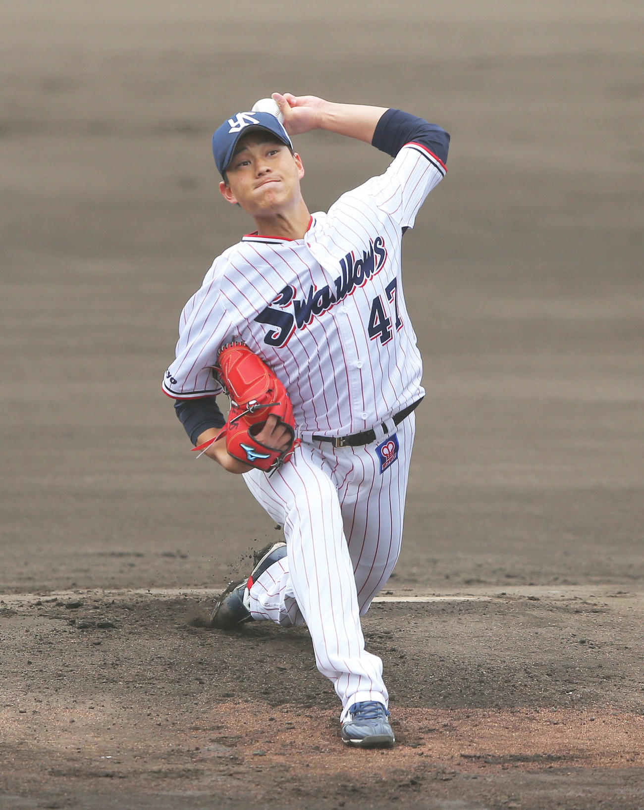 ヤクルト対DeNA　力投するヤクルト先発の高橋（撮影・河田真司）