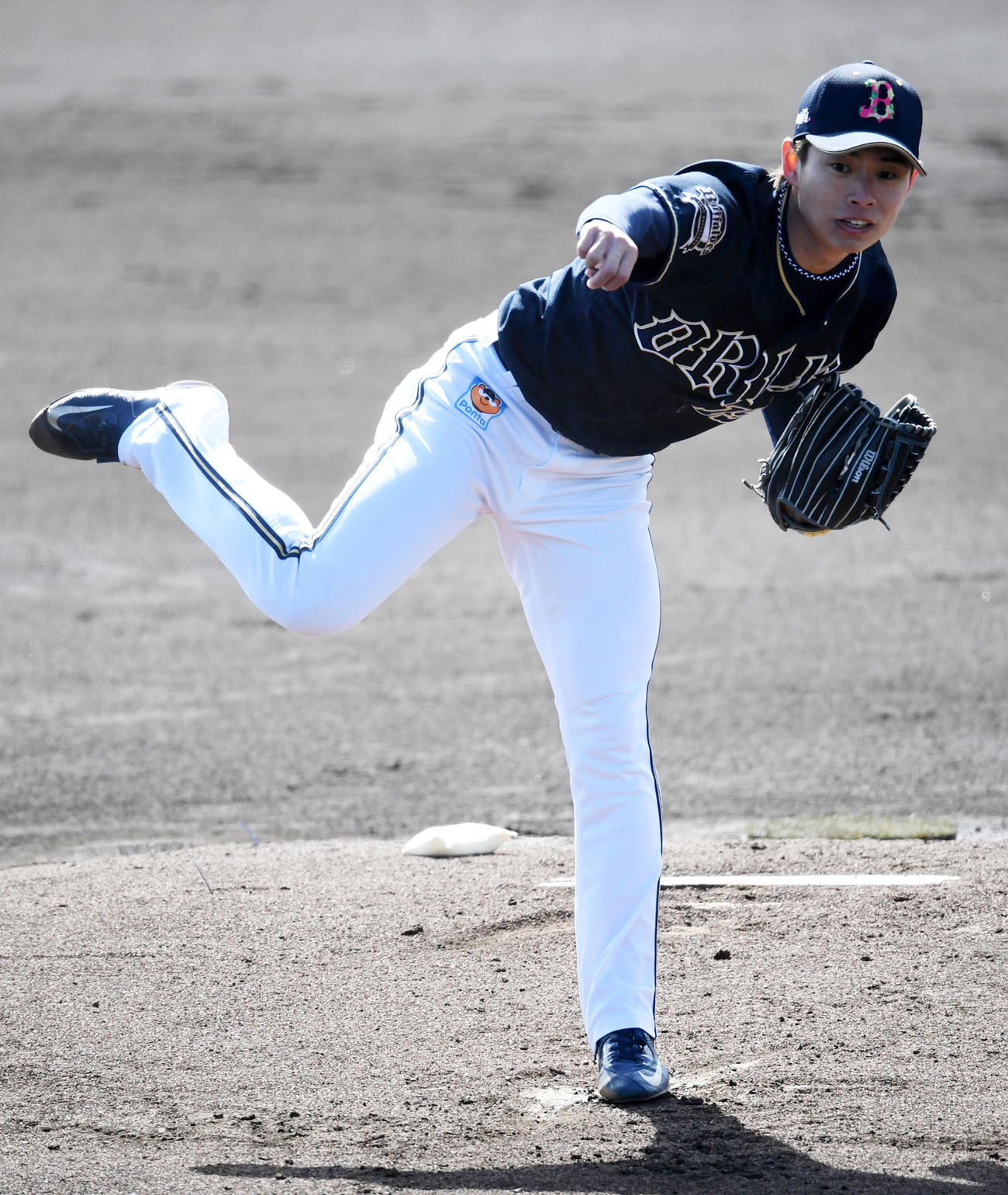 紅白戦　紅組先発で力投する山岡（撮影・前岡正明）