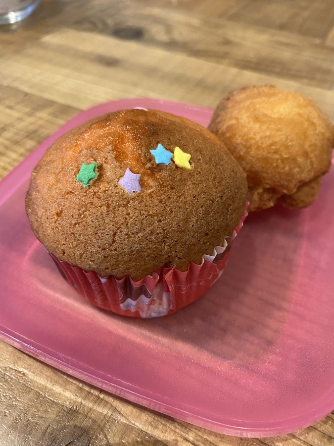 マダムお手製のカップケーキ
