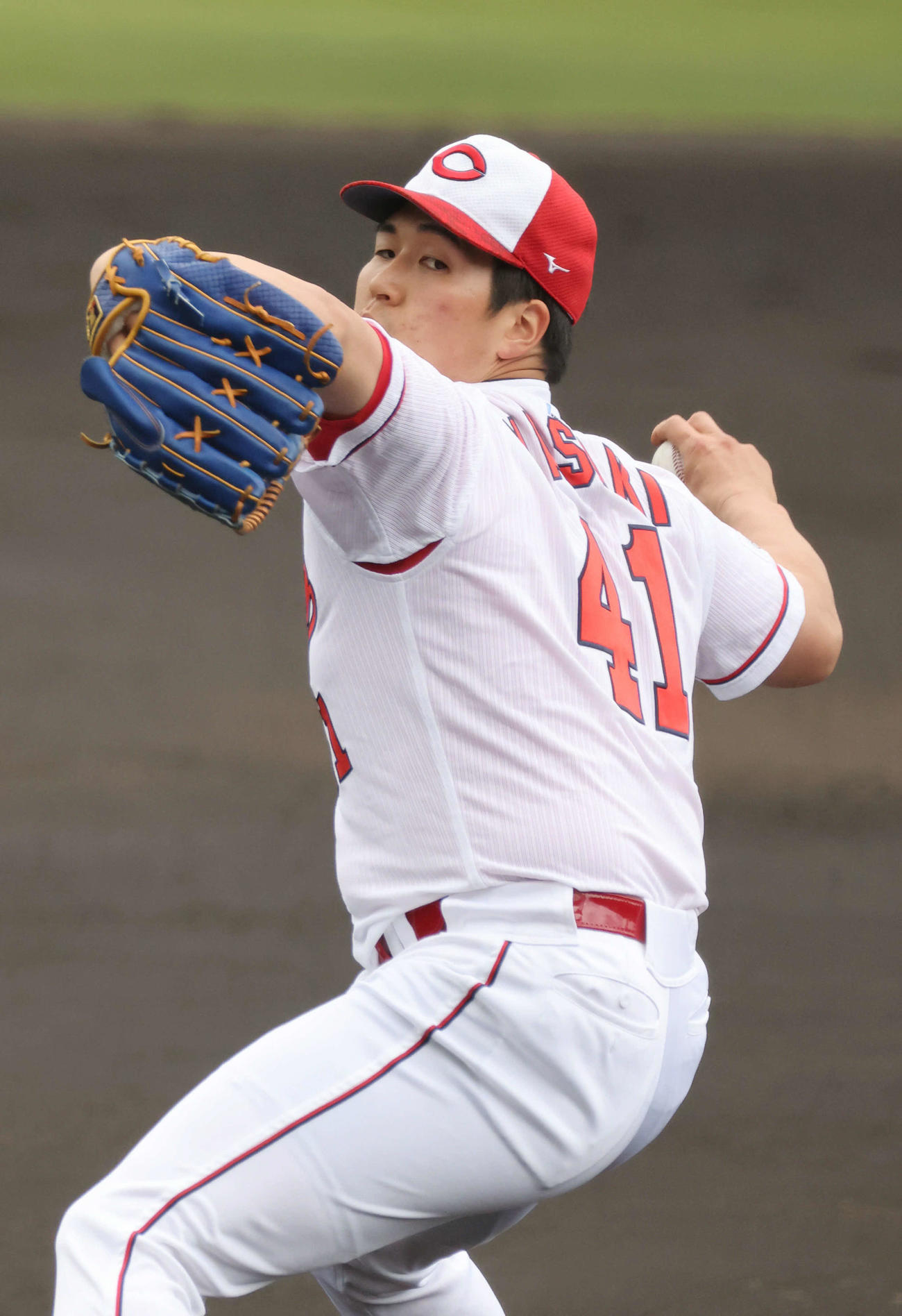紅白戦で力投する白組先発の広島矢崎（撮影・加藤孝規）