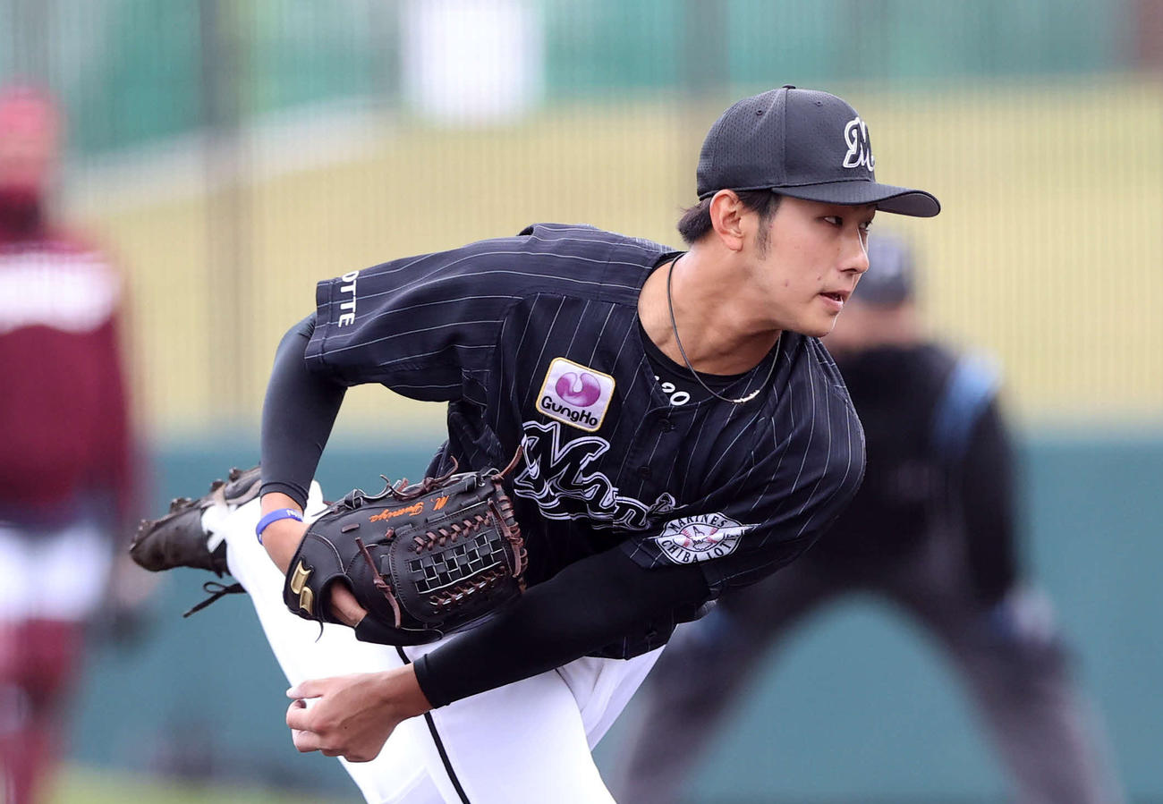 楽天対ロッテ　先発し力投するロッテ本前（撮影・鈴木正人）