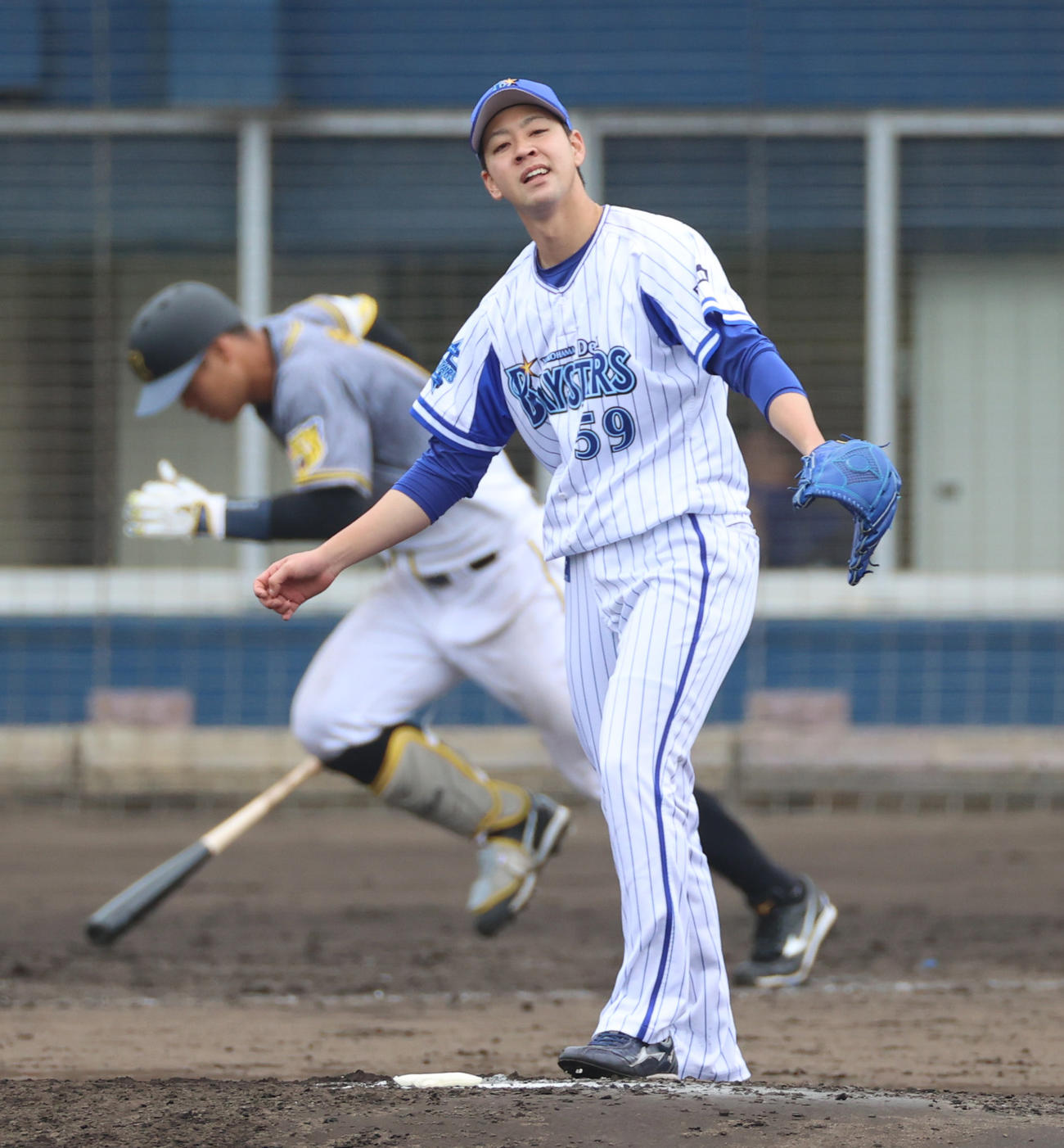 DeNA対阪神　5回表阪神1死、佐藤輝明を左飛に抑える平良拳太郎（撮影・清水貴仁）