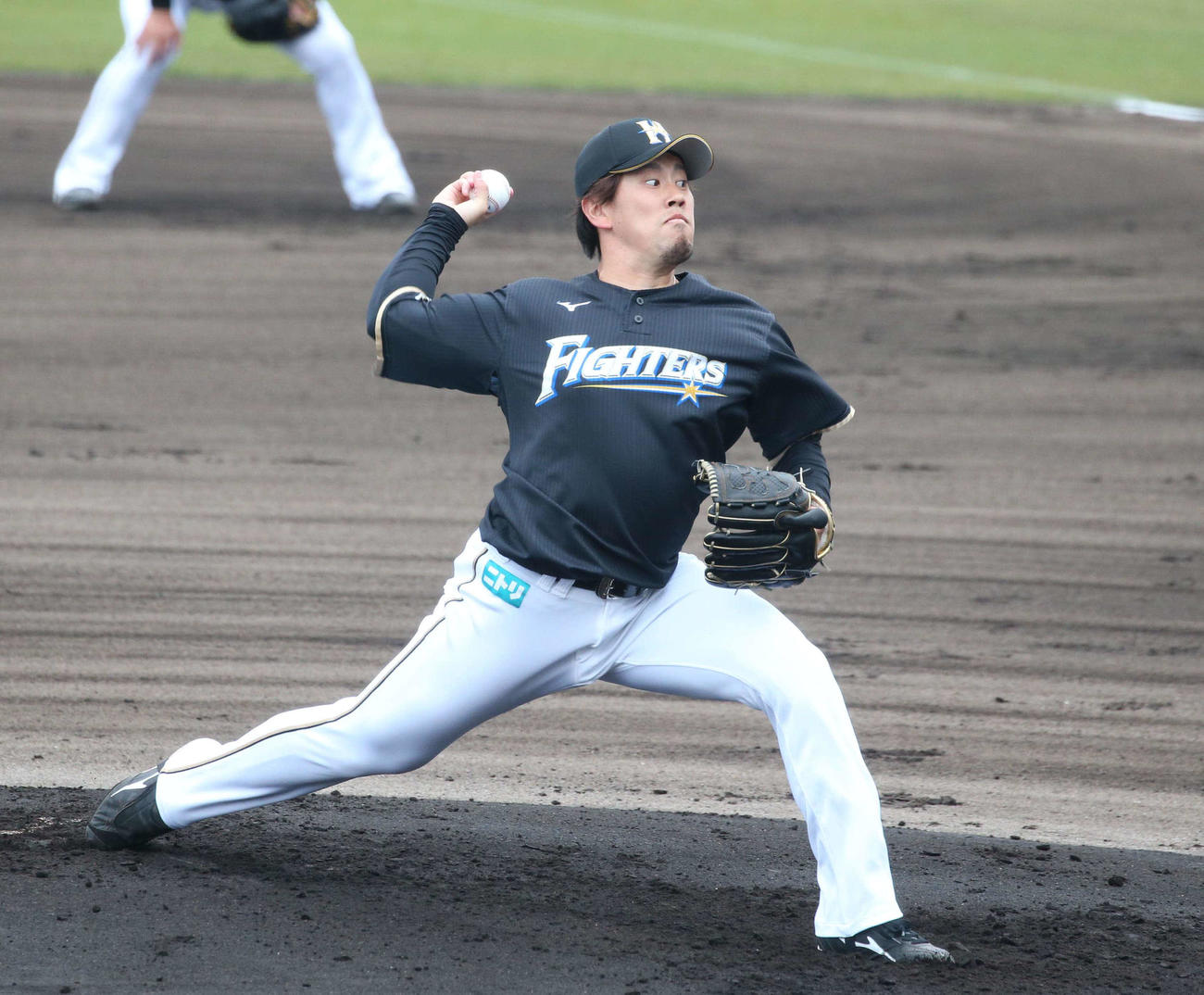 日本ハム紅白戦　3回を投げ2失点の西村（撮影・黒川智章）