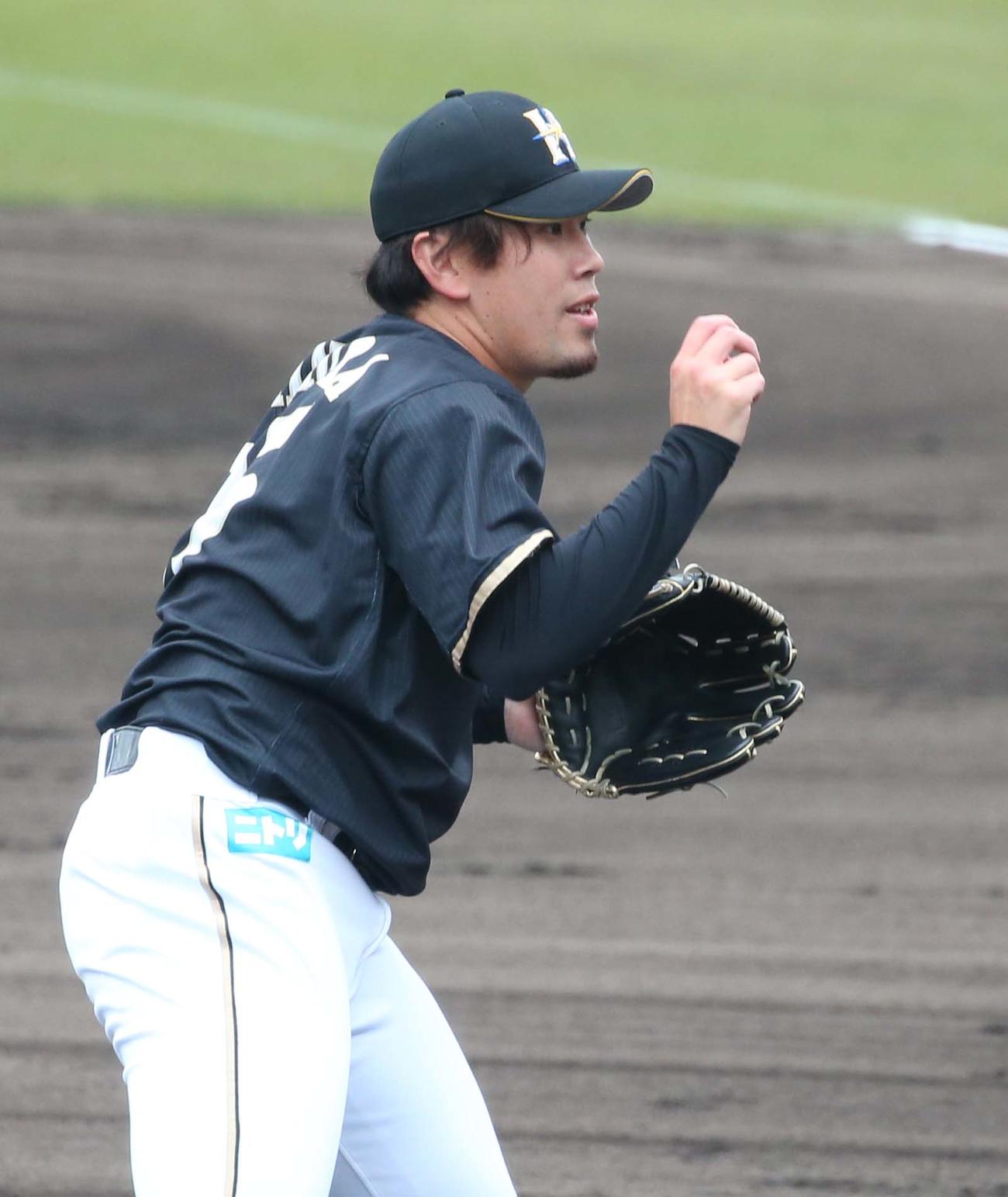 日本ハム紅白戦　3回を投げ2失点の西村（撮影・黒川智章）