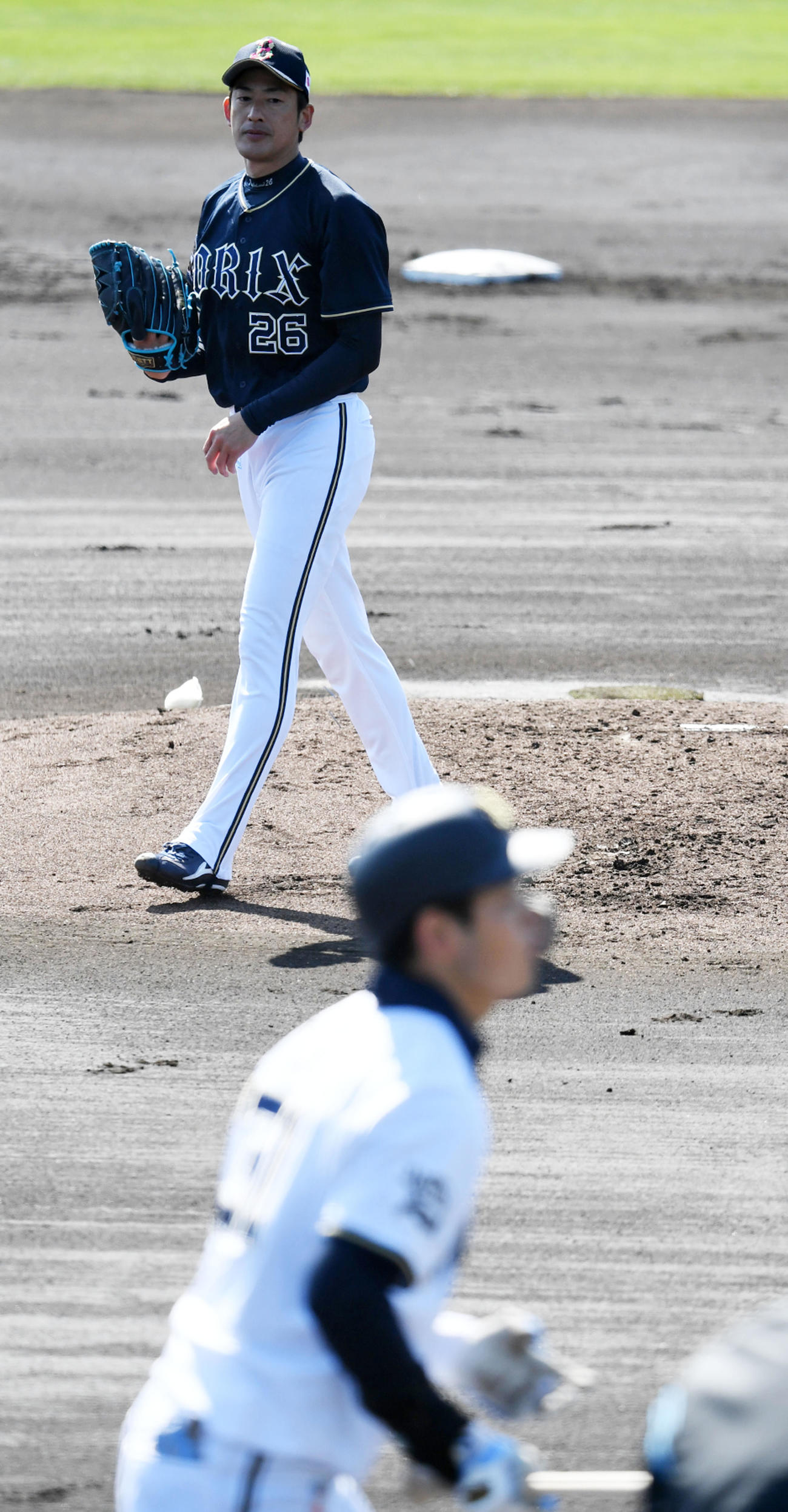 オリックス紅白戦　1回裏白組2死、太田を見逃し三振に打ち取った紅組先発の能見（撮影・前岡正明）