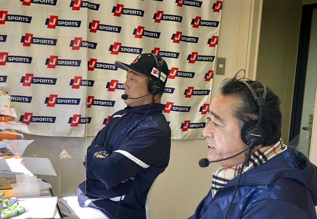 JSPORTSの中継で解説者デビューしたオリックス中嶋監督（左）（球団提供）