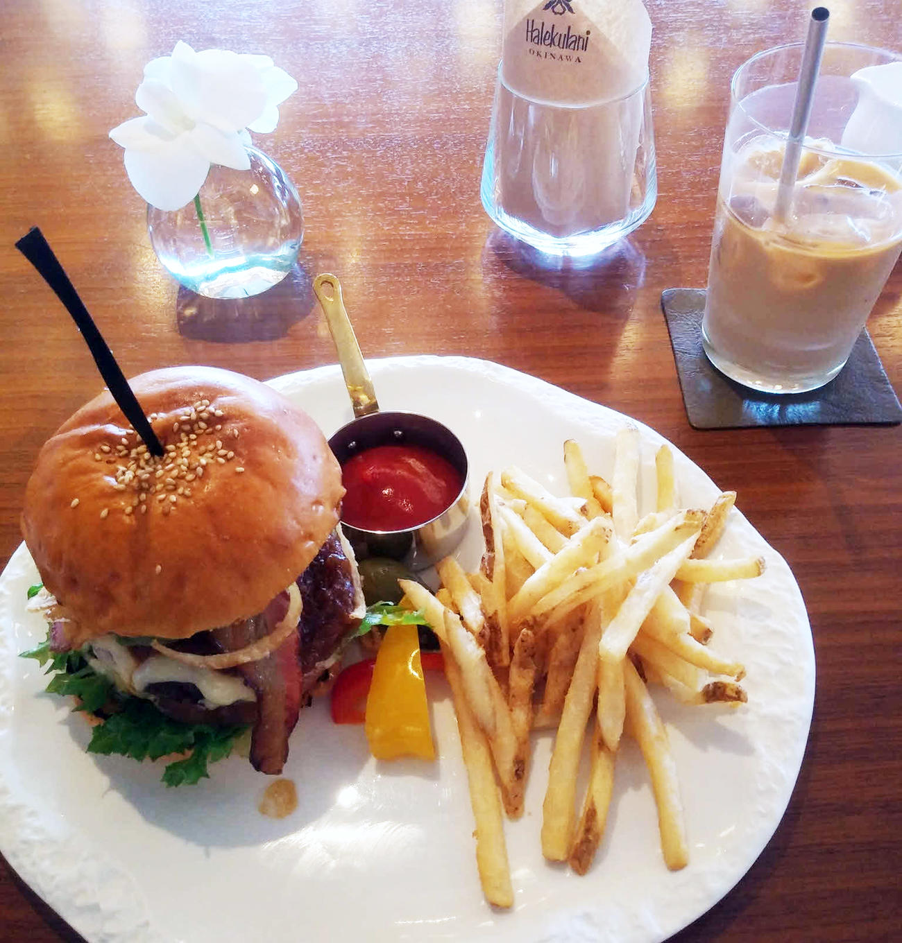 ハレクラニ沖縄のビーフバーガー