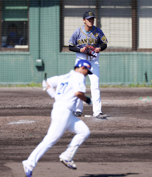 中日対阪神　5回裏中日無死、岩貞は大野奨に左越え本塁打を被弾（撮影・加藤哉）