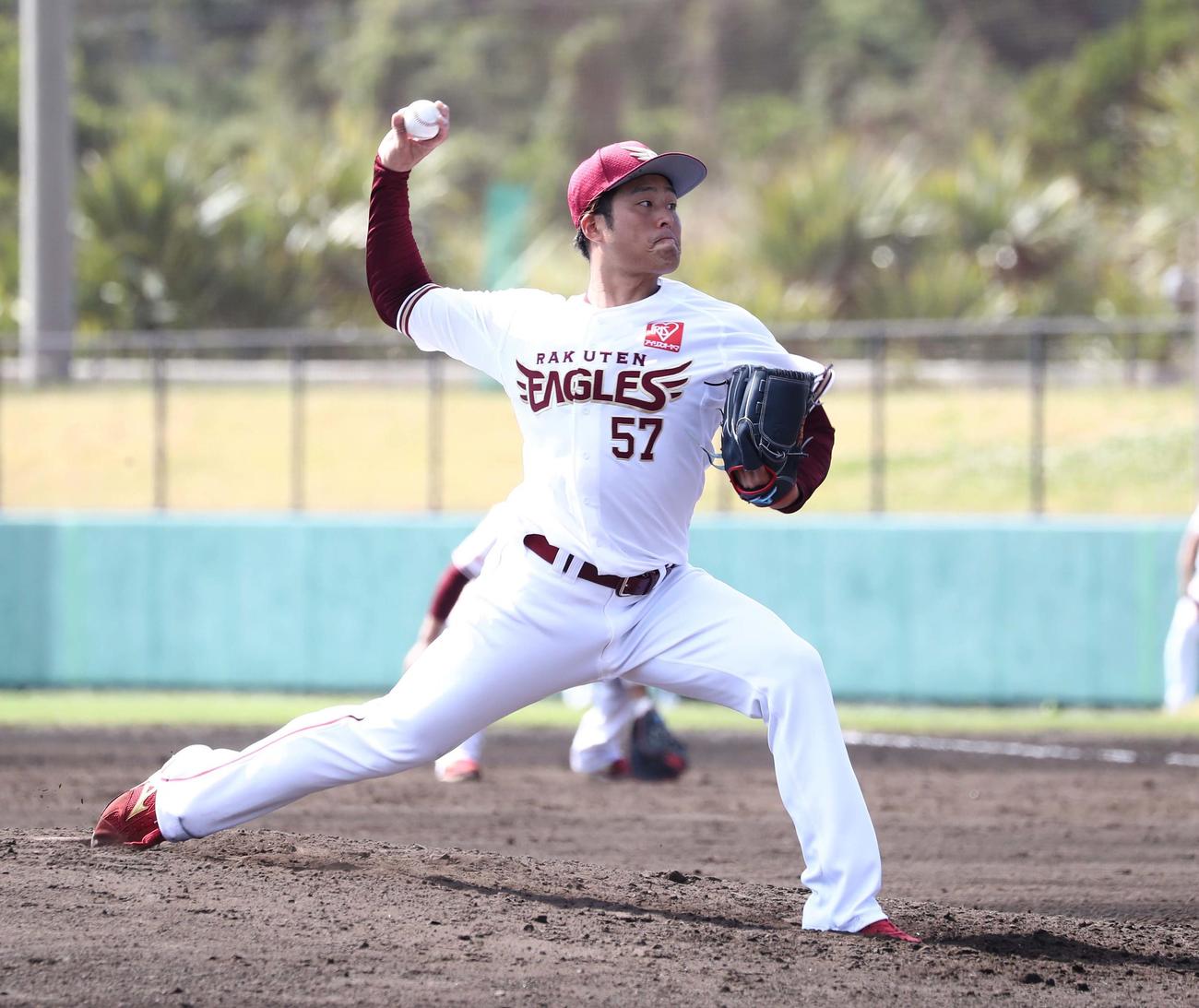 練習試合　楽天対日本ハム　5回に登板の滝中（撮影・黒川智章）