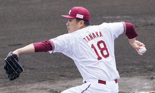 日本ハム戦に復帰登板し、力投する楽天田中将（撮影・菅敏）