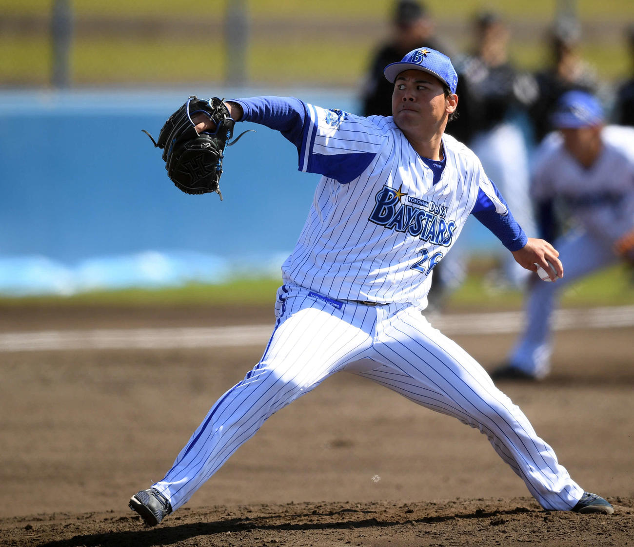 DeNA対ロッテ　3回表から登板したDeNA浜口（撮影・横山健太）