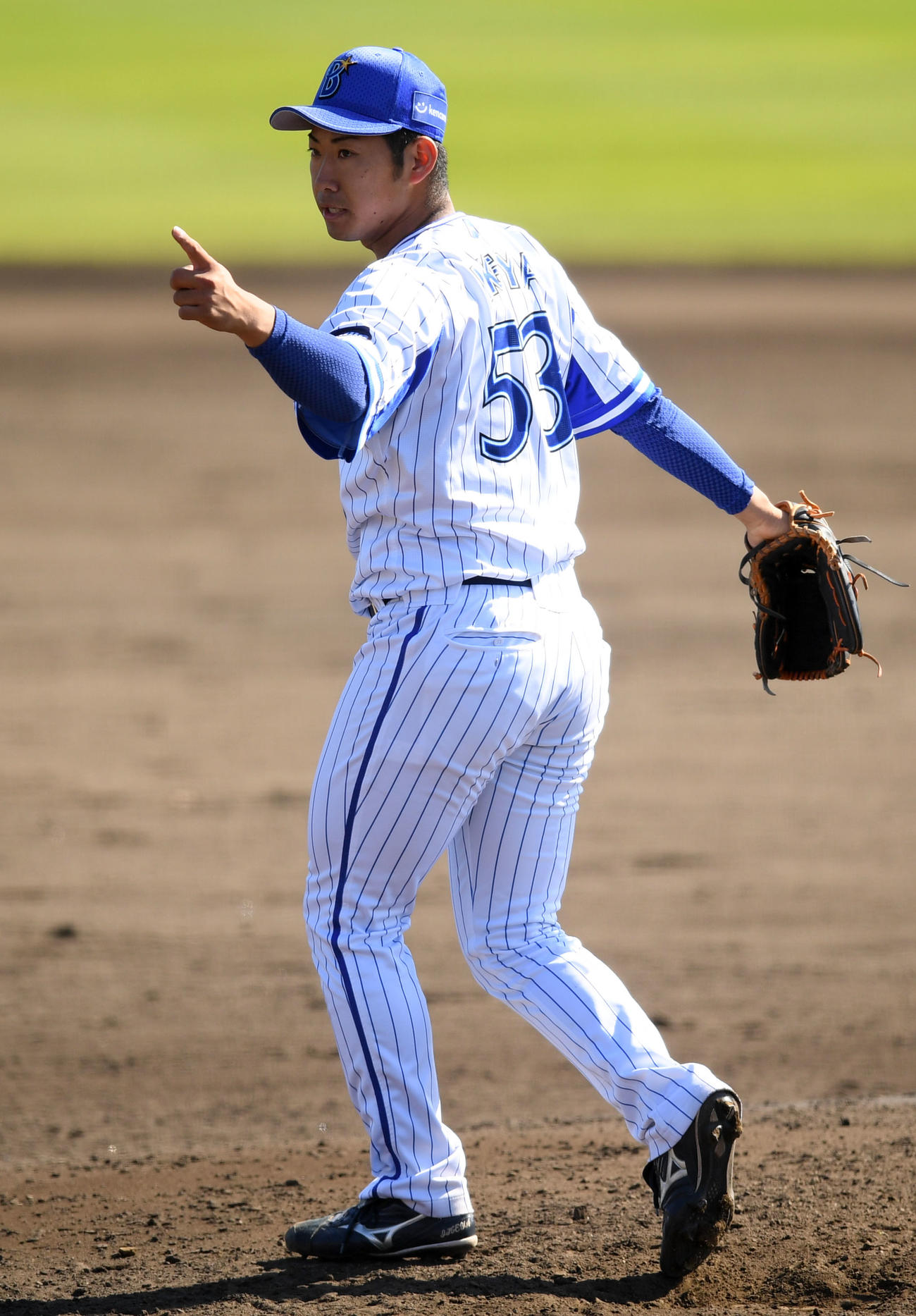DeNA対ロッテ　スイングをアピールするDeNA池谷（撮影・横山健太）