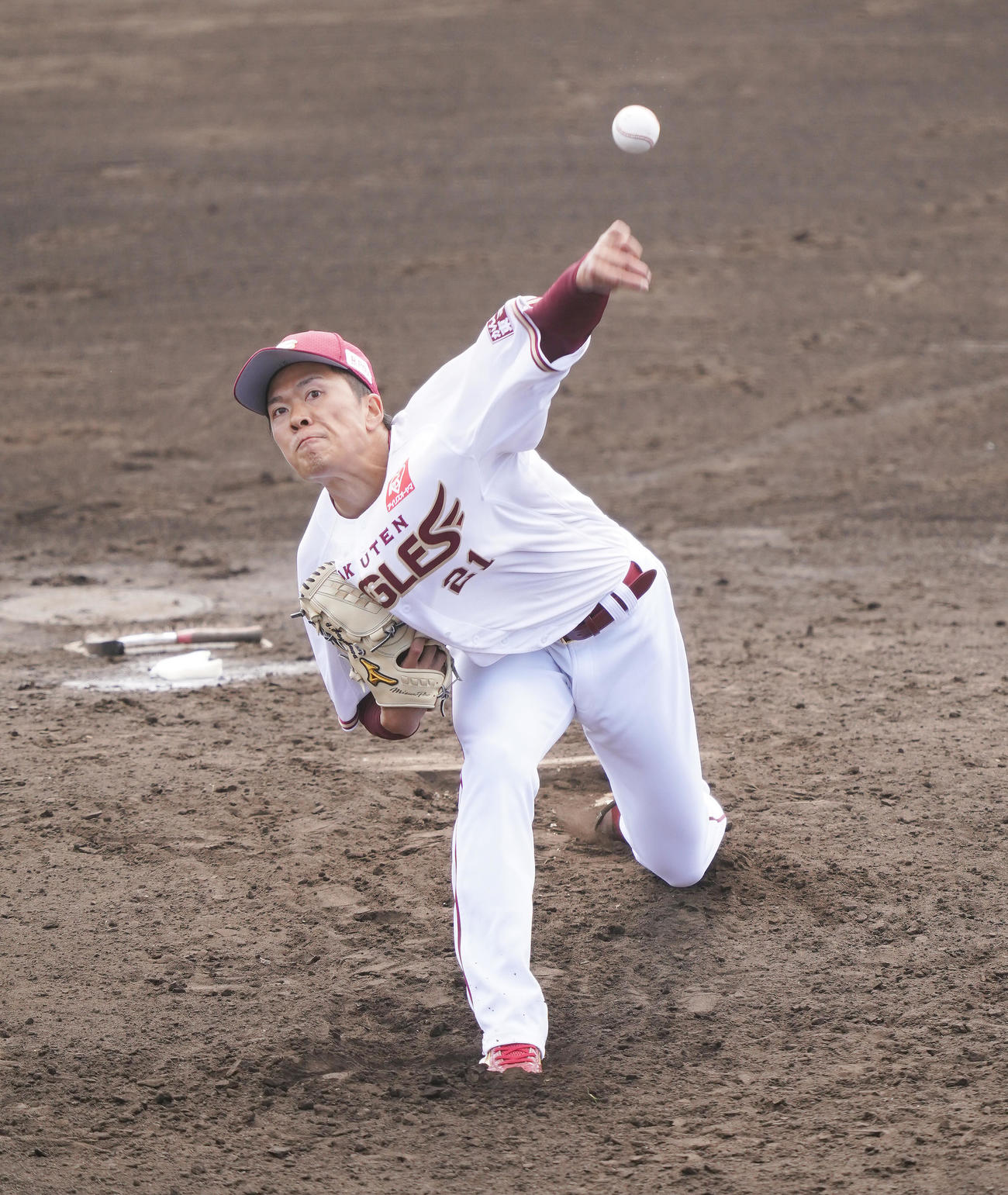 日本ハム戦に初登板し、力投する楽天早川（撮影・菅敏）