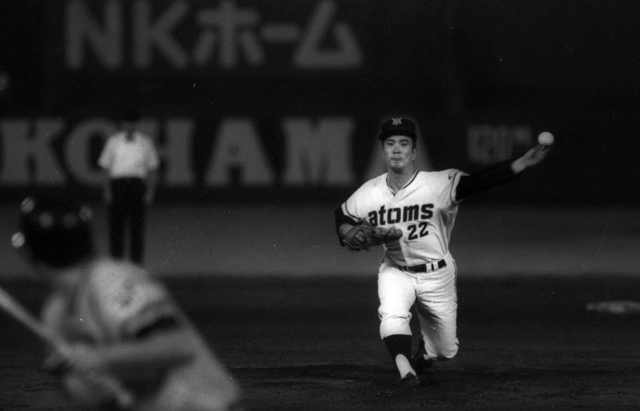初先発で7回1／3を2安打1失点と好投したヤクルトの新人安田猛さん（1972年4月18日撮影）