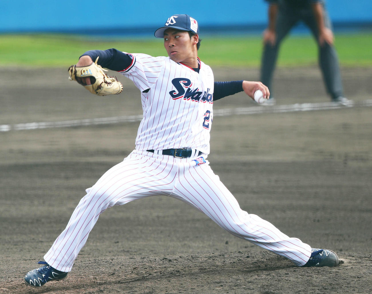 ヤクルト対楽天　5回表楽天の攻撃から登板する山野（撮影・河田真司）