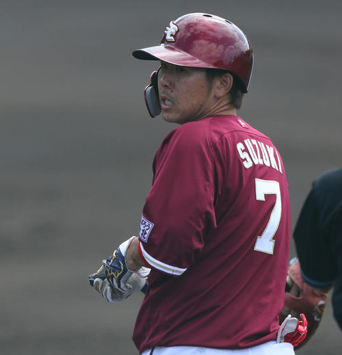 ヤクルト対楽天　1回表楽天2死、左前打を放ち出塁する鈴木大（撮影・河田真司）