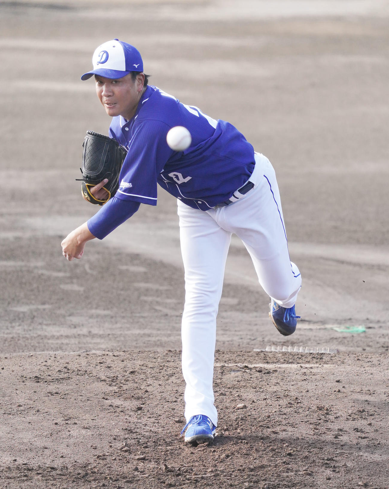 シート打撃練習に登板する大野雄大（撮影・森本幸一）