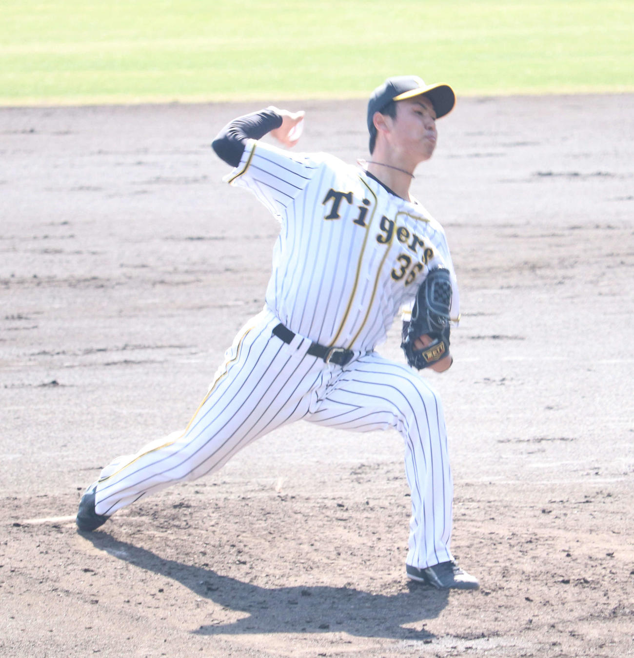 先発し、4回1安打と試合を作った阪神浜地真澄投手