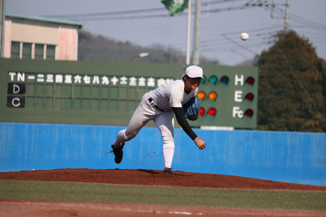 亜大　チーム内の対抗戦で、今シーズン初めての実戦登板で好投した松本（撮影・保坂淑子）
