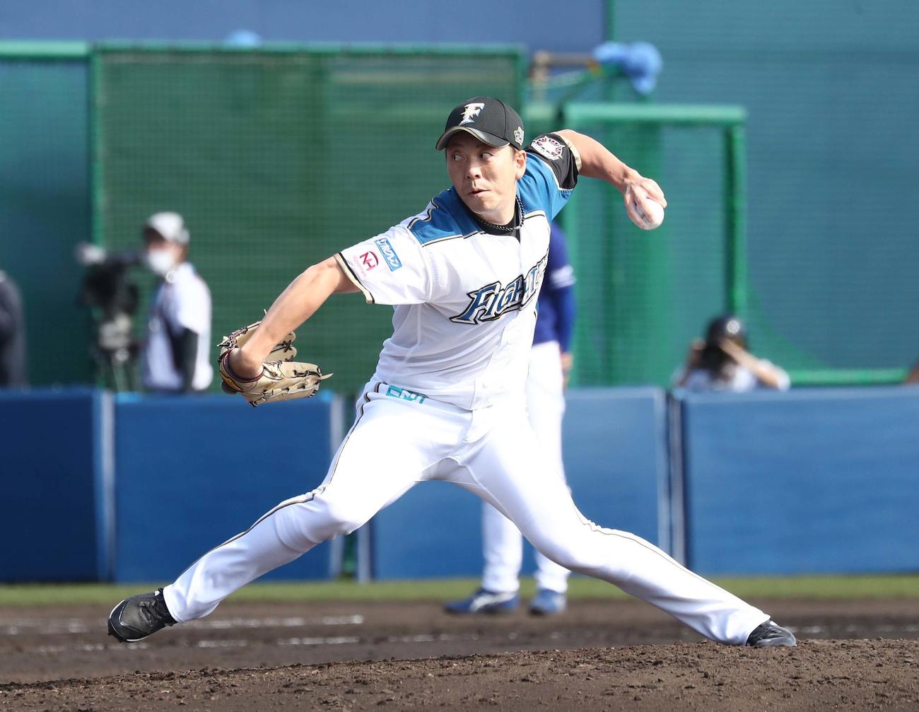 練習試合　日本ハム対中日　6回に登板し打者を3人で抑える宮西（撮影・黒川智章）