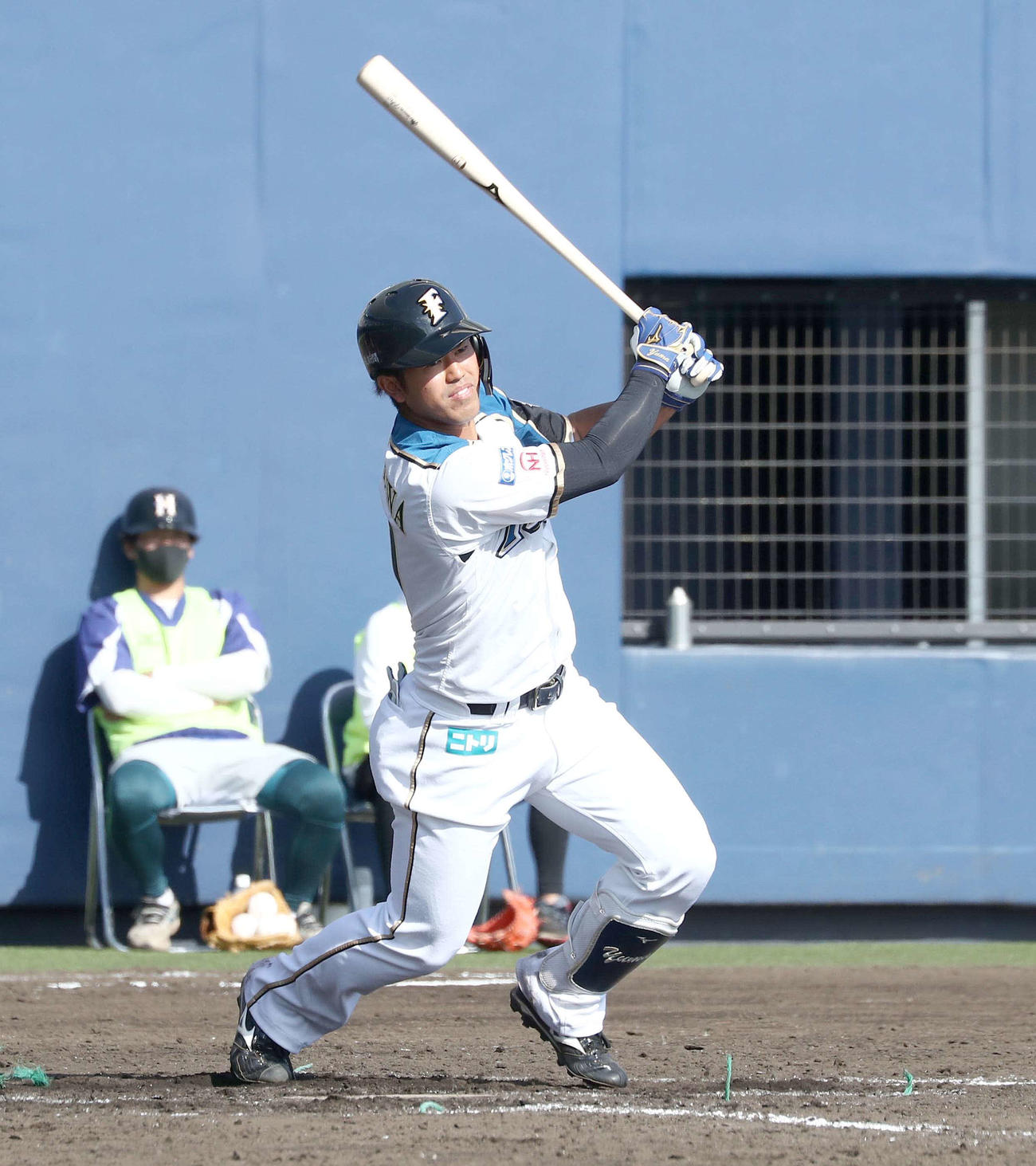 日本ハム対中日　7回裏日本ハム2死、右前打を放つ今川（撮影・黒川智章）