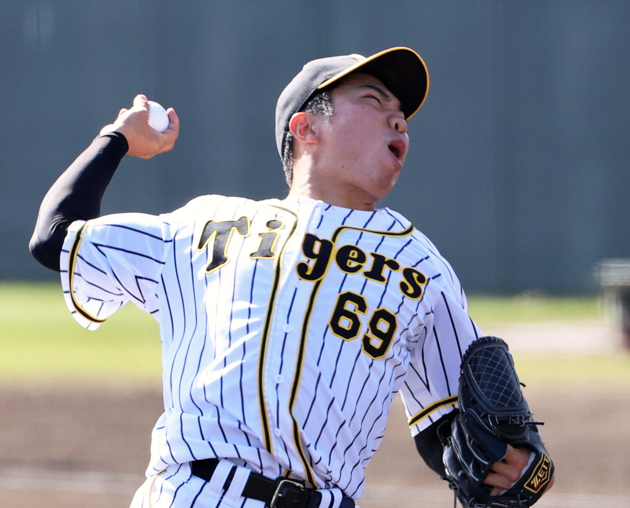 6回に登板し2奪三振含む3者凡退に抑える石井大智（撮影・清水貴仁）