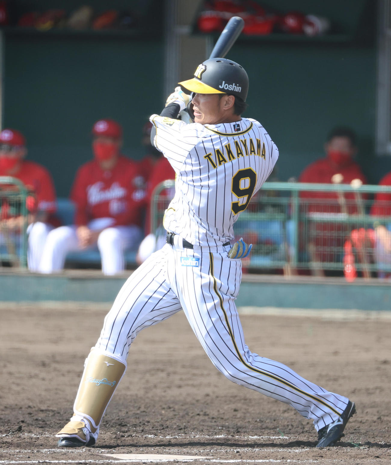 練習試合　阪神対広島　2回裏阪神1死、左中間へ二塁打を放つ高山俊（撮影・清水貴仁）