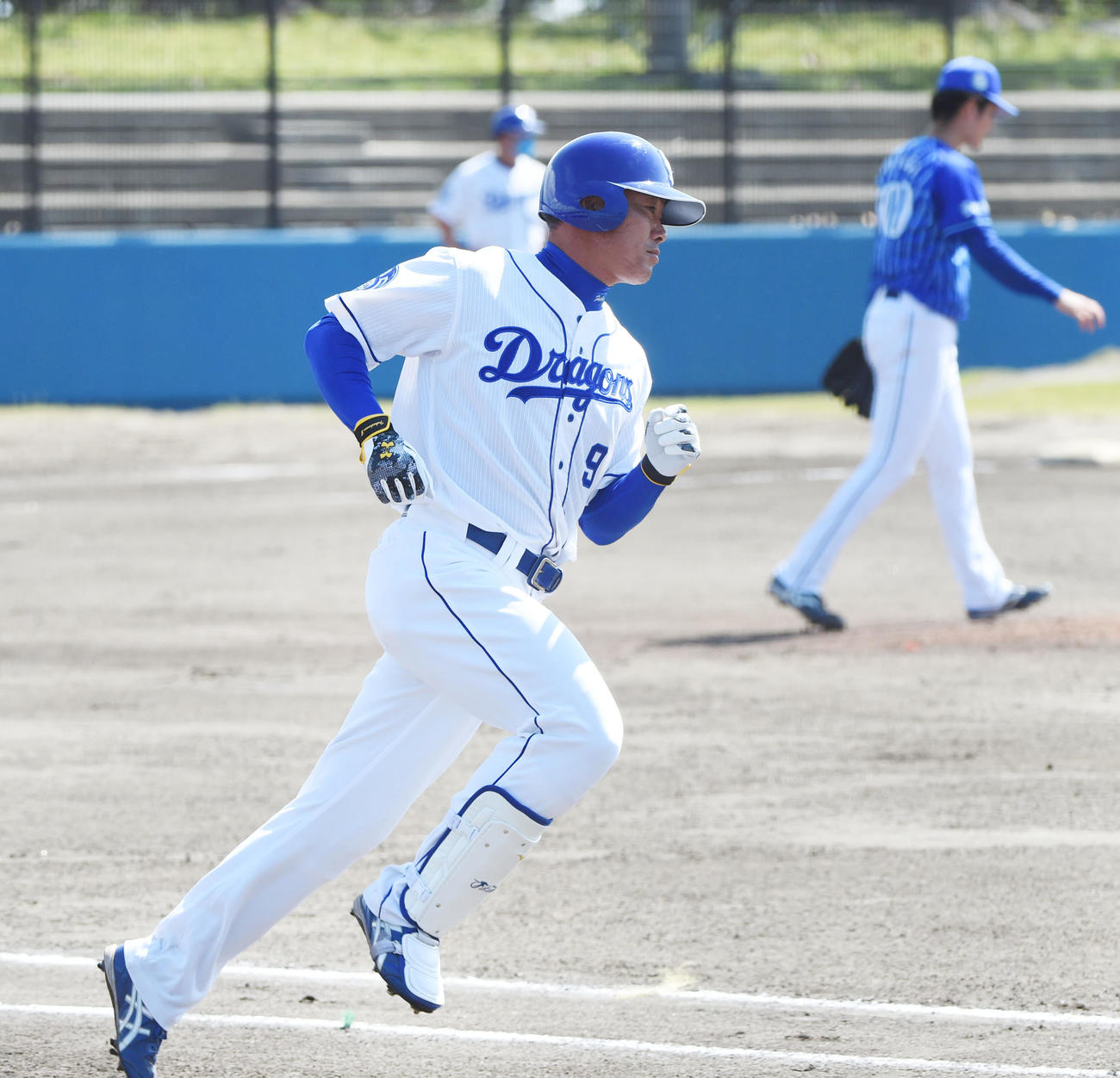 二軍練習試合・中日対DeNA 1回裏中日2死三塁、中前適時打放った福留孝介（撮影・森本幸一）