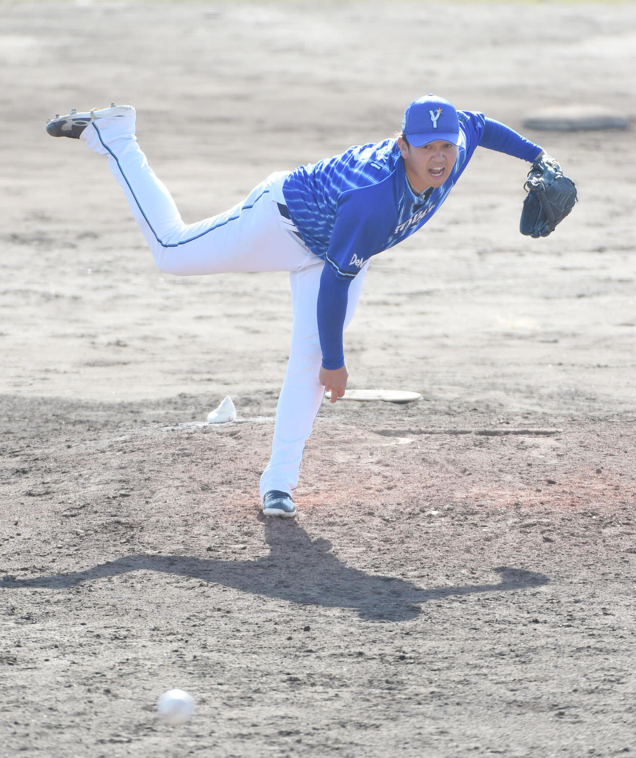 2軍練習試合・中日対DeNA　8回裏、DeNA5番手として登板する山崎康晃（撮影・森本幸一）