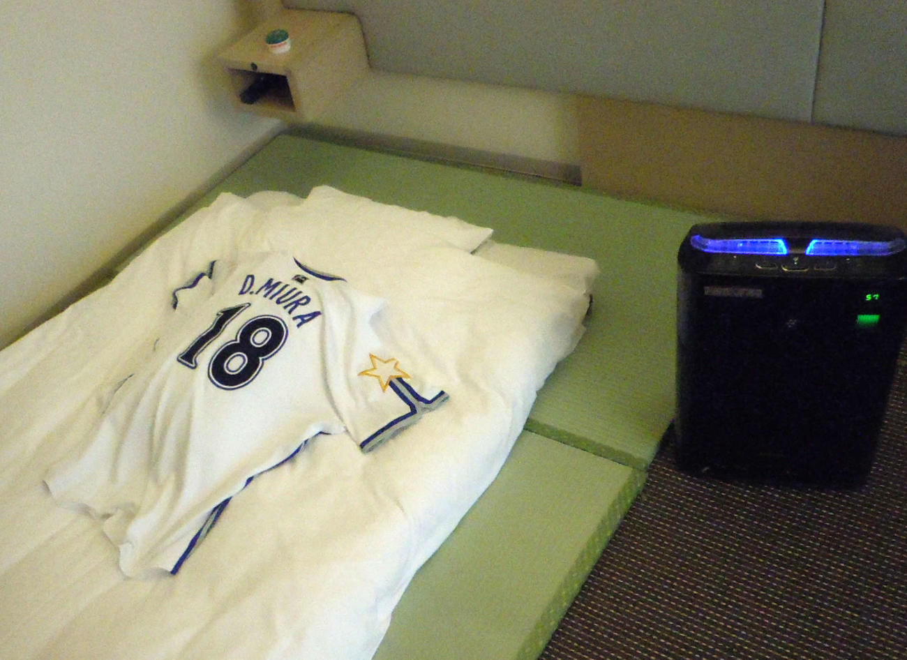 11年2月、自室に持ち込んだマイ畳と空気清浄機