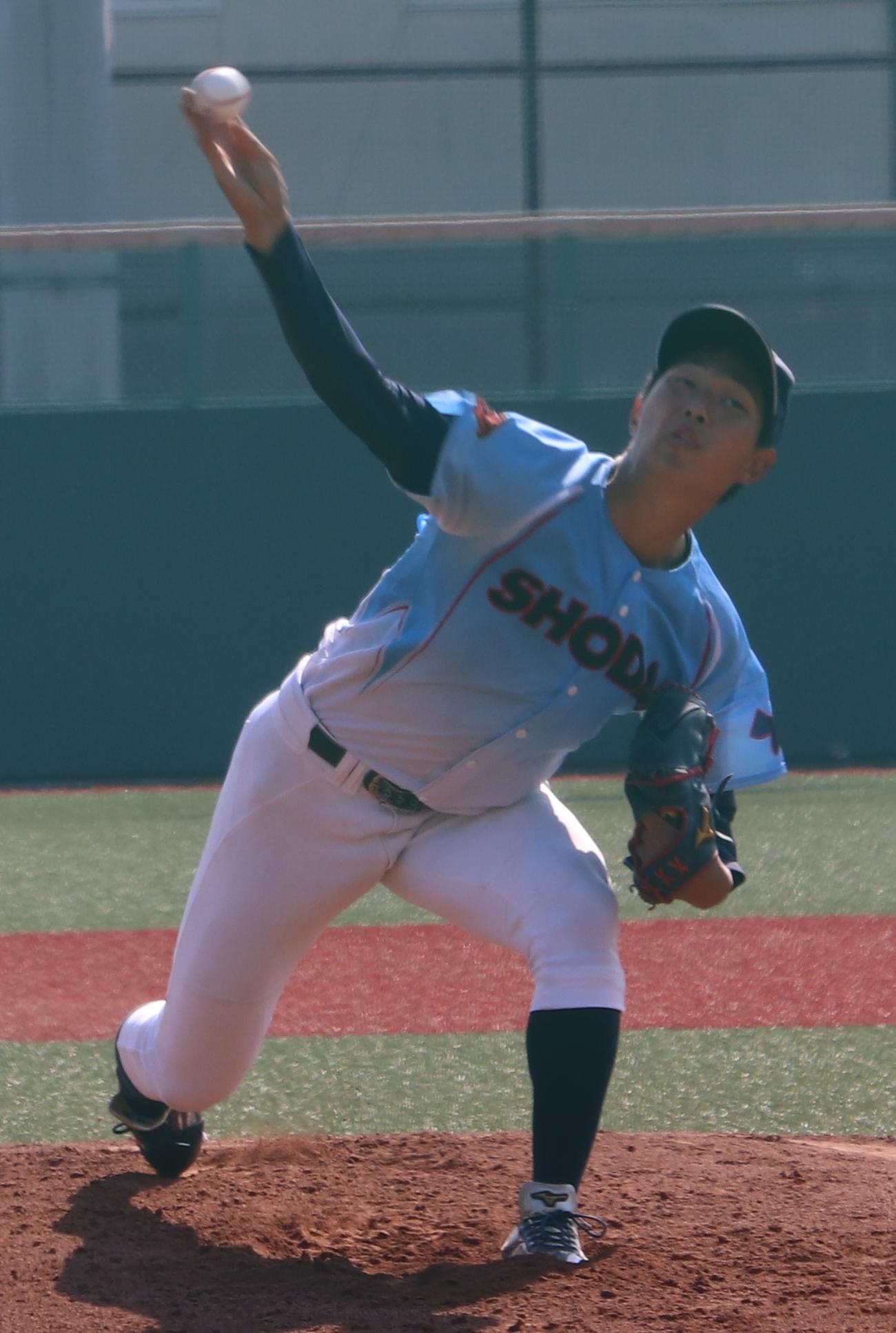 横浜商大対ENEOS　先発し3回5安打3失点の横浜商大・飯田（撮影・古川真弥）