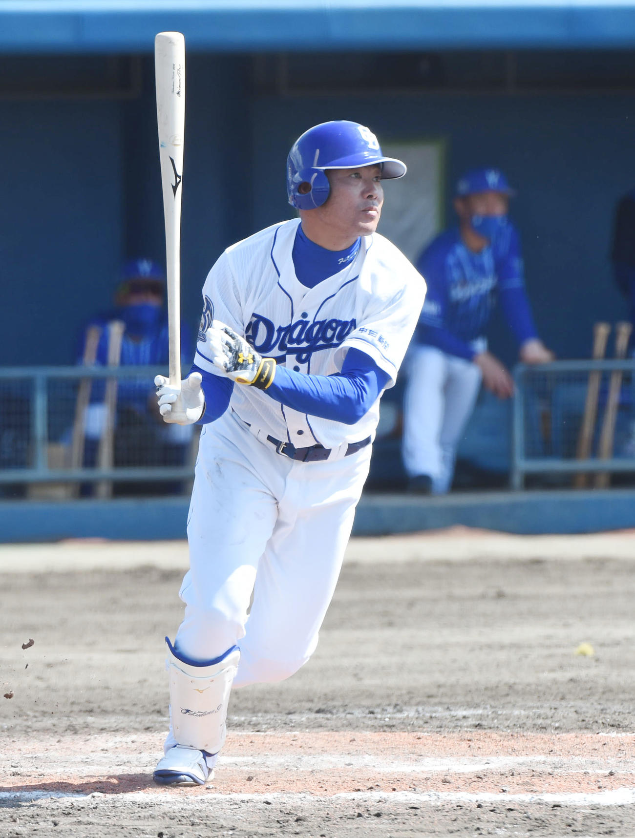 二軍練習試合・中日対DeNA　3回裏中日1死一、二塁、右適時二塁打放った福留孝介（撮影・森本幸一）