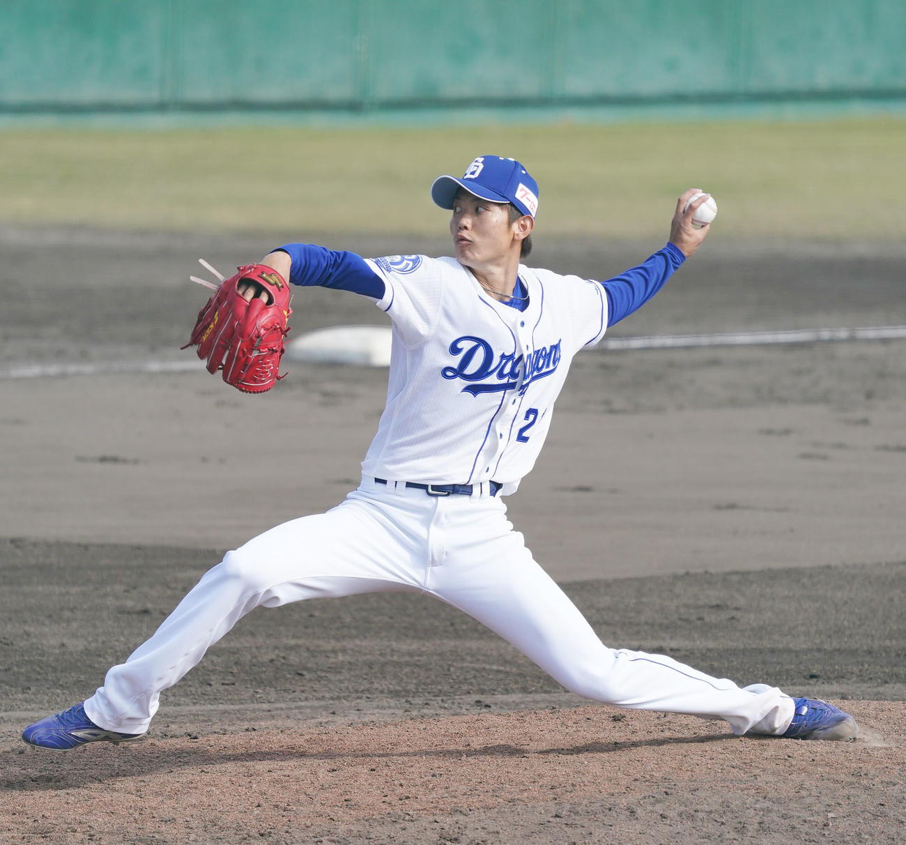 中日対広島　9回表、中日4番手で登板する岡田俊哉（撮影・森本幸一）＝