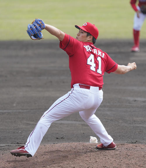 中日対広島　4回裏、広島2番手で登板する矢崎拓也（撮影・森本幸一）