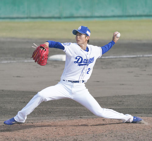 中日対広島　9回表、中日4番手で登板する岡田俊哉（撮影・森本幸一）＝