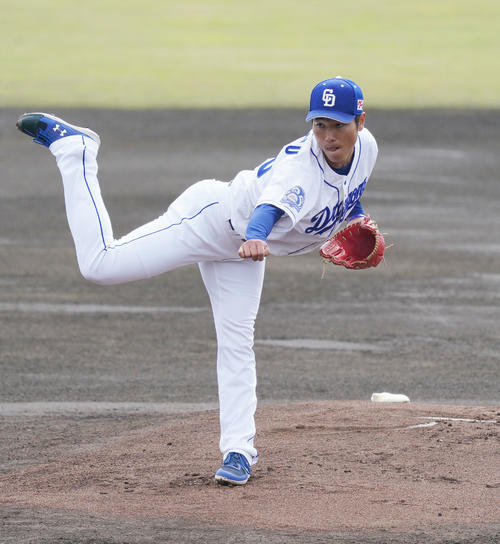 中日対広島　1回表、登板する中日先発の清水達也（撮影・森本幸一）